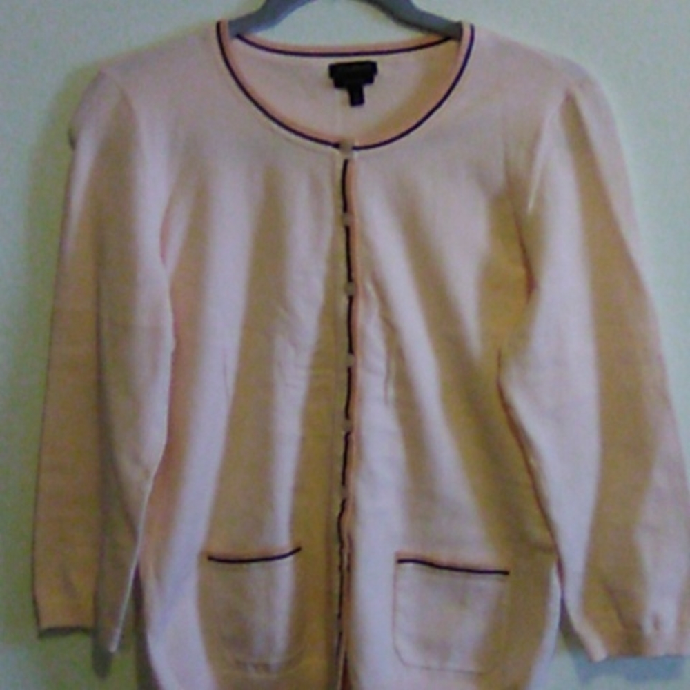 Light weight spring sweater.